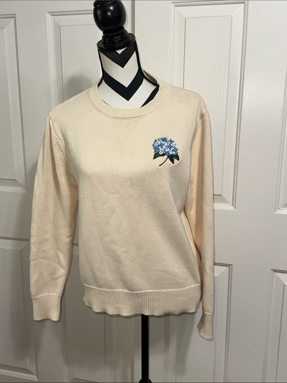 Kiel James Patrick Cream Crewneck Sweater with Blue Floral Embroidery